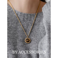 Dây chuyền nữ unisex titan xích bện xoắn phối mặt tròn viền xoắn khảm đá hổ phách không gỉ