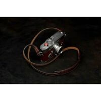 Dây máy ảnh Monsieur đeo cổ có miếng đệm Classic