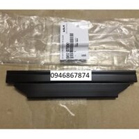 Đế giữ chân kính cánh cửa sau Kia Morning/ Hyundai Getz - Mã phụ tùng 8341207000