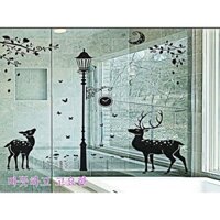 Decal dán tường LUVINA trang trí nhà, cơ quan, cửa hàng- mẫu ghép hươu đen + cột đèn đen