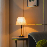 Đèn bàn decor phòng ngủ tặng kèm bóng 3 màu ánh sáng