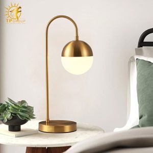 Đèn để bàn DB600