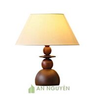 Đèn Gỗ: Mẫu đèn gỗ để bàn kiểu người tuyết chụp vải trang trí phòng khách sạn