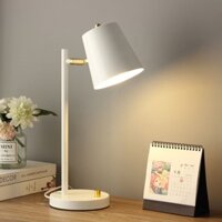 Đèn học bàn chống cận cao cấp, điều chỉnh độ sáng linh hoạt, sang trọng cho không gian làm việc.