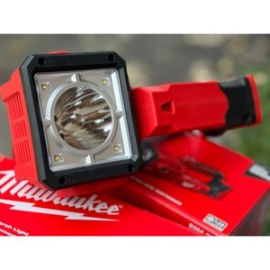 Đèn LED Milwaukee M18 SLED-0 - rọi/hắt