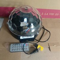 Đèn LED Xoay 360 nhấp nháy 7 màu đẹp tích hợp loa bluetooth kèm USB có sẵn nhạc full box mới