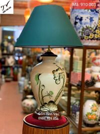 Đèn ngủ để bàn, mã 910003, chân gốm sứ trắng dáng tròn vẽ tay hoa sen, cao 65 cm, chụp đèn xanh rêu, gốm sứ bát tràng, tinh vân