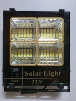 Đèn pha năng lượng mặt trời 30W 8830/L3M