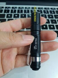 ĐÈN PIN MINI GÀI TÚI ÁO POLICE K81