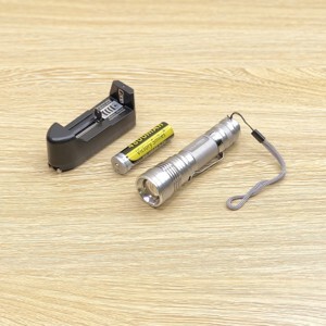 Đèn pin siêu sáng chống nước Huoyi HY-575