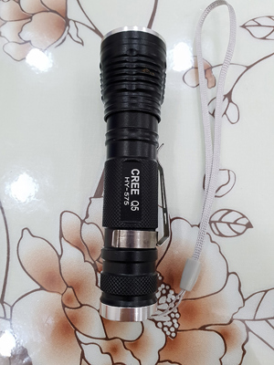 Đèn pin siêu sáng chống nước Huoyi HY-575