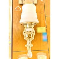 Đèn tường đế kim loại dày dặn chắc chắn trang trí không gian