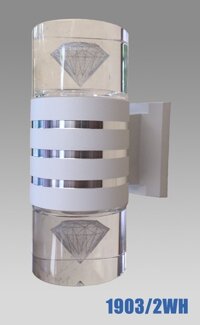 Đèn tường led 1903, sáng 2 đầu hình kim cương, vỏ trắng.