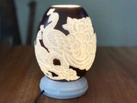 Đèn Xông Tinh Dầu Dáng Trứng Nổi Chim Công Màu Đen