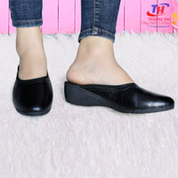 Dép bít mũi nữ Trường Hải đế xuồng cao 4cm da bò thật mềm mại BM177 - Đen - 38