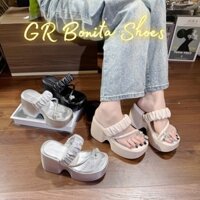 Dép cao gót xỏ ngón hoa quai xéo nhúm pu cao 10 cm