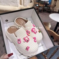 Dép Crocs nữ đế độn cao 6cm sticker gấu dâu lotso đế dày dặn êm chân chống trơn trượt