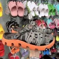 Dép Crosc tặng kèm 10 hình siêu xinh