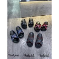 dép da quai chéo hàng cao cấp cho bé mix hoạ tiết lên chân sang sịn đi học đi chơi