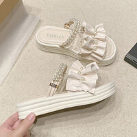 Dép Influencer Mặc Ngoài ins Hợp Thời Trang Mùa Hè 2025 Phong Cách Mới Ngọc Trai Cổ Tích Phong Cách Hai Cánh Đế Dày Phong Cách Chanel Dép