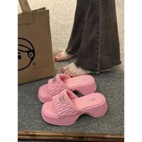 Dép lê phong cách Xiaoxiang siêu hot cho nữ đi ngoài mùa hè Dép lê đi biển tăng chiều cao đế dày màu hồng Barbie cao cấp mẫu mới 2025