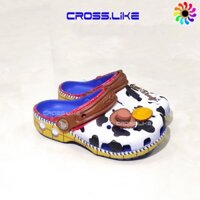 Dép nhựa bé trai Cross Toy Story Woody Classic Clog, dép sục cho trẻ, đúc nguyên khối siêu bền,tặng full charm siêu cute