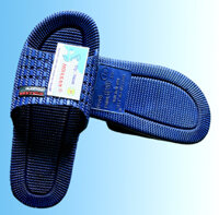 Dép nhựa đi trong nhà máy màu xanh