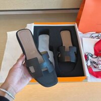 Dép nữ mùa hè giày đi biển thông thường 2024 mới đa năng đế phẳng phong cách H dép mát mẻ cho thời trang nữ