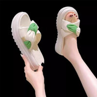 Dép Nữ Mùa Hè Mặc Ngoài 2025 Bán Chạy Phong Cách Shit-stepping Cảm Giác Phong Cách Chanel Dép Đế Dày Muffin Chống