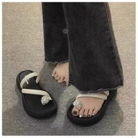 Dép Nữ Xỏ Ngón Đính Đá Đế Cao 4cm Sang Trọng, Dép Nữ Đi Êm Chân, Hàng Hot Trend 2024 Su Shoes .