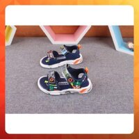Dép Sandan Hình Siêu Nhân Có Đèn Led Cho Bé Trai Mã  810