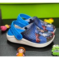 DÉP SỤC  CROCS LITERIDE IN HÌNH SIÊU NHÂN MÀU XANH CHO TRẺ EM