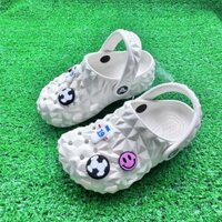 Dép sục nhựa đi mưa cross band geometric sầu riêng trẻ em màu trắng, tặng 10 stic ngẫu nhiên