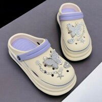 Dép sục nữ bít mũi có lỗ thoáng khí đúc nguyên khối kèm sticker xinh xắn đế cao 6cm êm mềm D7792