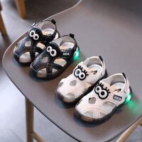 Dép trẻ em giày phát sáng mùa hè 2025 mới giày đi bộ cho trẻ sơ sinh trẻ nhỏ giày phát sáng mũi kín cho bé trai đế mềm