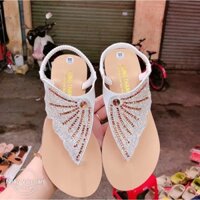 Dép xỏ ngón nữ