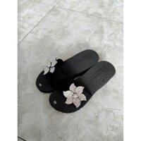 Dép xốp nữ quai ngang gắn hoa đế chống trơn trượt cao (5cm)