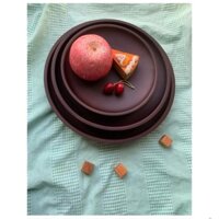 Đĩa gỗ xà cừ dày nguyên khối màu nâu socola đẹp mắt .