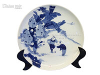 Đĩa sứ vẽ cảnh trẻ thơ vui đùa phi 30