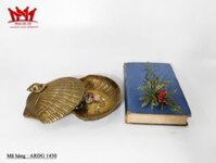 Dĩa trưng bày trang trí đựng bánh kẹo hình vỏ sò được làm bằng đồng.