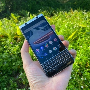 Điện thoại Blackberry Key One - 4GB RAM, 64 GB, 4.5 inch