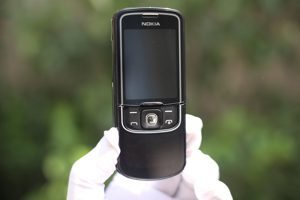 Điện thoại Nokia 8600 Luna