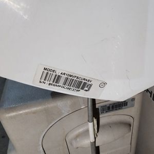 Điều hòa Samsung 9000 BTU 1 chiều AR10MVFSCURNSV gas R-410A