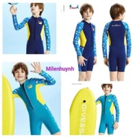 Đồ bơi giữ nhiệt tay dài quần ngắn in hình con vịt dày 2.5mm Dive & Sail cho bé trai M155735K màu xanh biển, xanh đậm