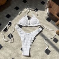 Đồ bơi xẻ dây rút ngọt ngào và gợi cảm