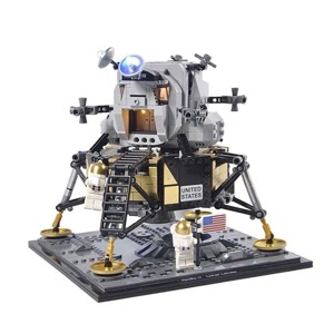 Đồ chơi lắp ráp Lego Creator Expert 10266 - Tàu Apollo 11 Đáp Trên Mặt Trăng