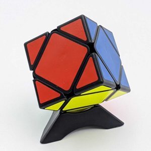 Đồ chơi Rubik Skewb