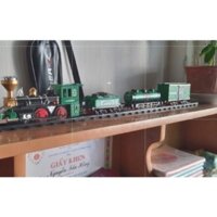 đồ chơi tàu hoả chạy trên đường ray classic train