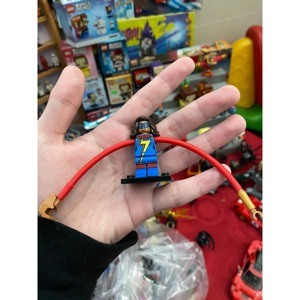Đồ chơi truy kích bằng máy bay phản lực Lego Super Heroes 76076 (160 chi tiết)