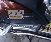 Đồ chơi xe Lead - Gác chân sau